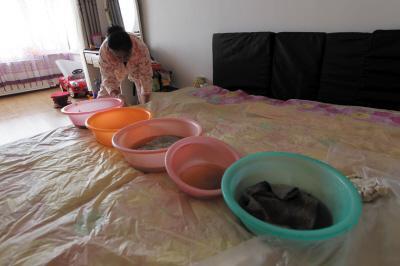 黔江楼上漏水，住户失联，小区没物管，业主维权难！律师来支招……